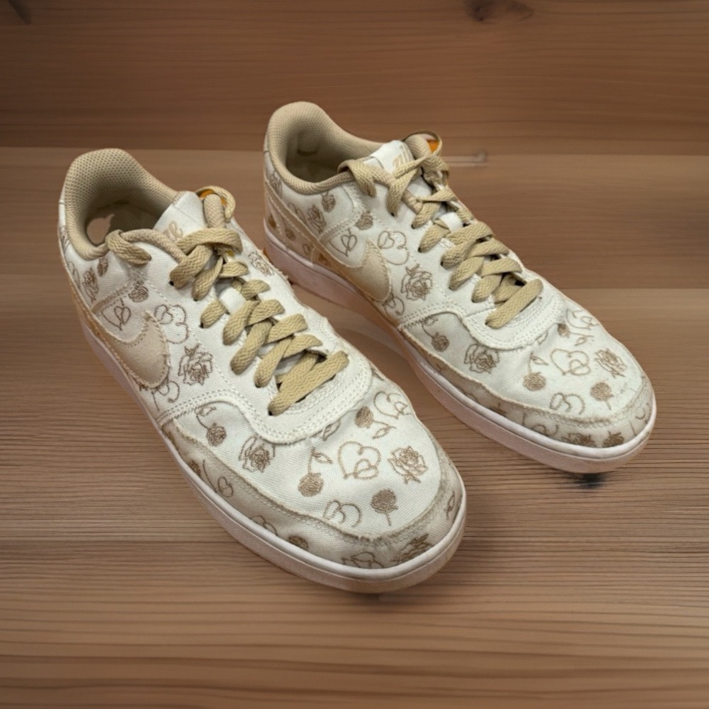 Nike: Women Floral Sneakers Off white & beige. Size 9.5